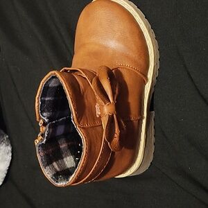 Toddler brown boots with bows